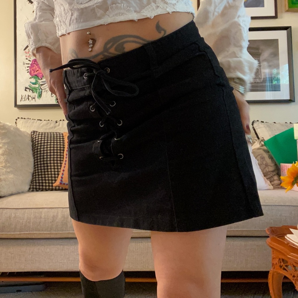 black forever 21 denim skirt w tie front / size 28